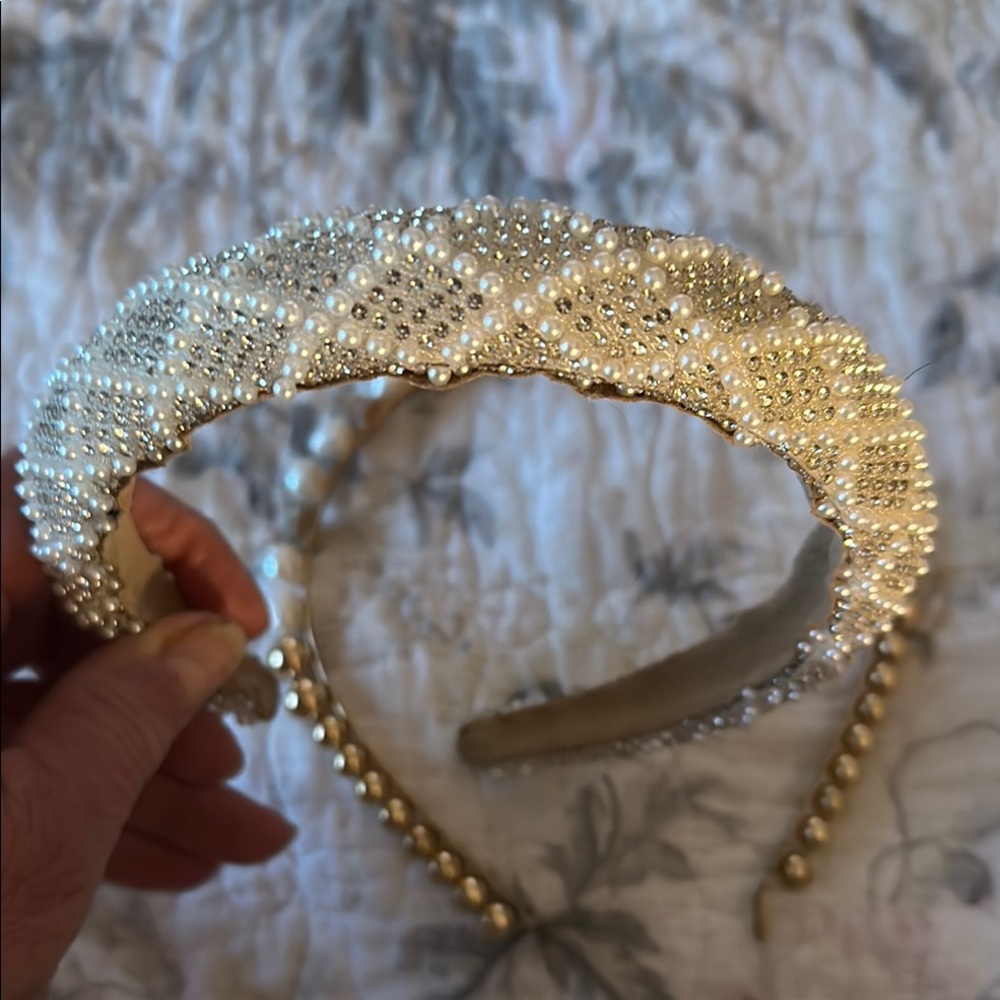 Elegant Pearl and White Beaded Headband. Sz OS